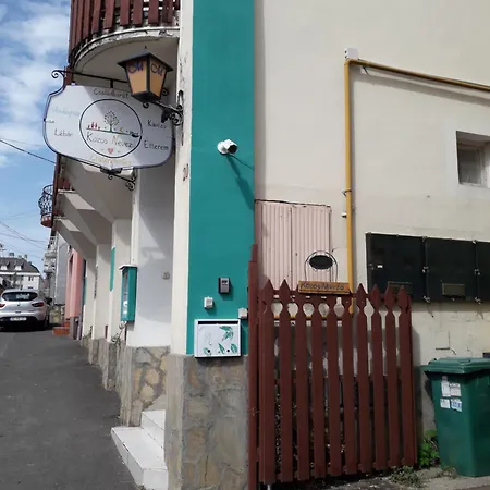 Közös Nevező Vendegház Casa de hóspedes